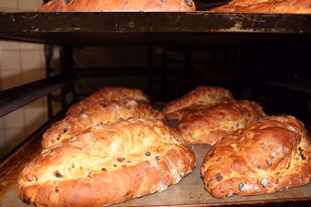 Afbeelding van Pinksterbrood met amandelspijs